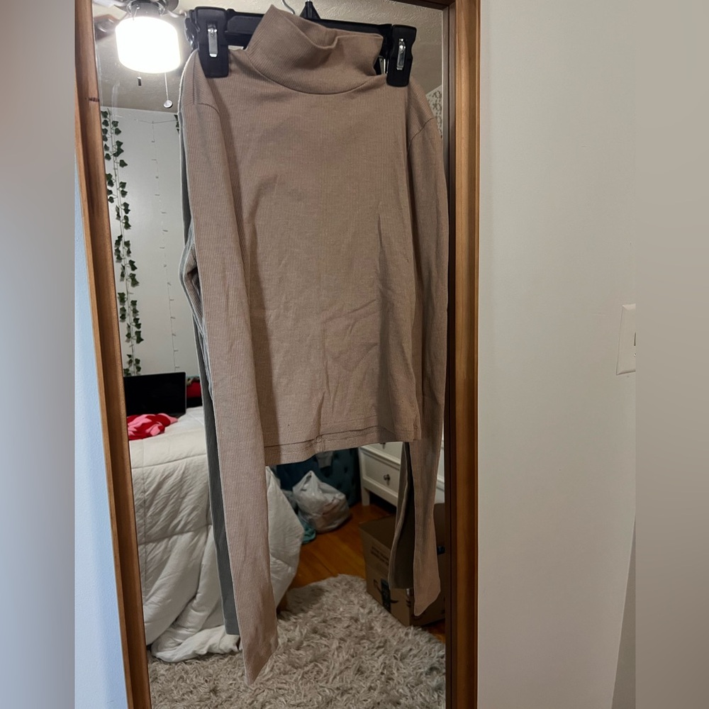 American Eagle Turtle neck